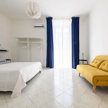 Apartament Casa Ue' Ue' - Piazza Dante & Wi-fi